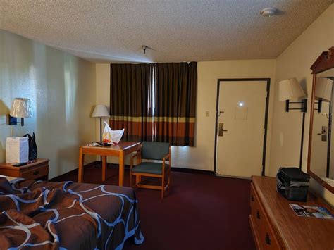 Super 8 by Wyndham Bakersfield/Central .
